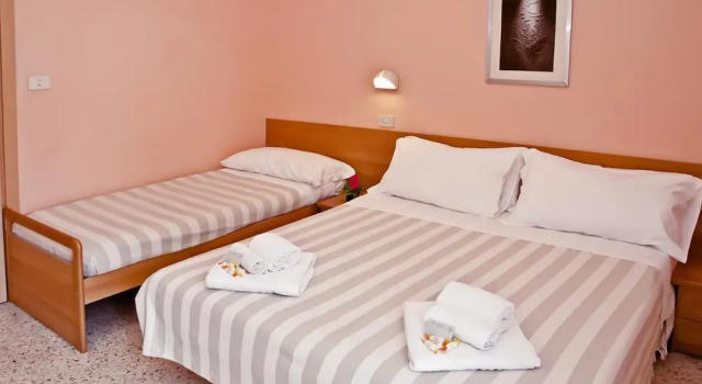 Трёхместный номер Standard с балконом Hotel Staccoli