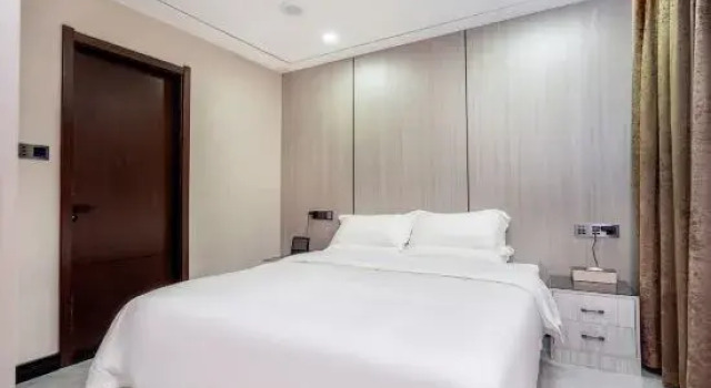 Люкс Business Hengyi Hotel (Railway Station Store of Dashu Camp, Renmin East Road, Kunming)