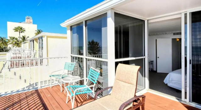 LaPlaya 206C Gorgeous vistas of the Gulf from this light and bright end unit with private access to the beach, Забронировать Отель Отели Лонгбоут-Ки с бассейном, Бассейн