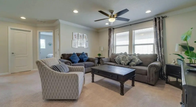 Erin's Windsor at Westside Vacation Home