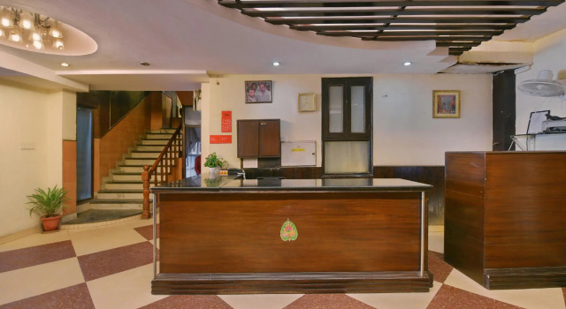 OYO 305 Hotel Rajdeep Palace
