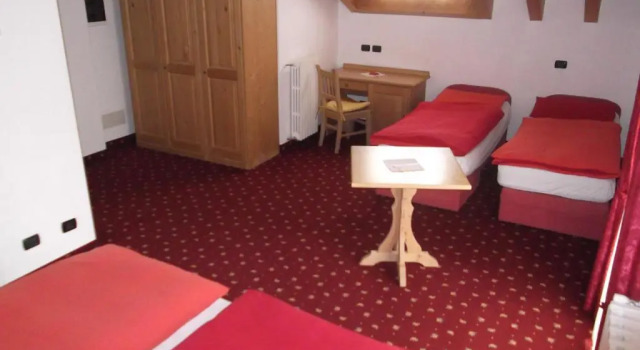Четырёхместный номер Standard Hotel Tyrolia