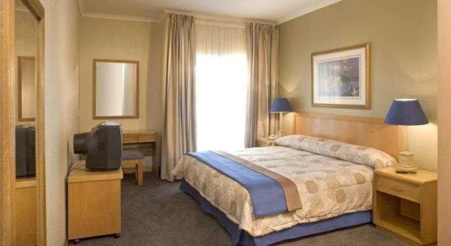 Don Eastgate, Boek Hotel Johannesburg Gauteng
