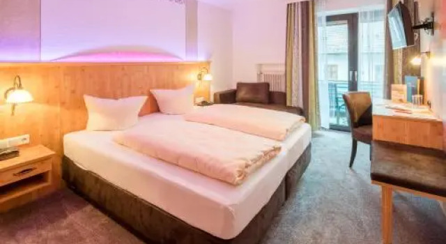Landgasthof Zum Schildhauer, Book Hotel Hoteller i Chiemgau med pool, Swimmingpool