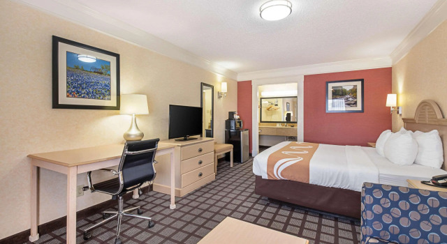 Quality Inn Near Lake Marble Falls, Забронировать Отель Отели Марбл-Фолс с парковкой, Парковка