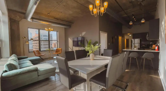 Апартаменты Spacious and Luxurious 3br/2ba near McCormick Place with optional parking