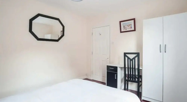 Homely 2 Bedroom House By Canary Wharf