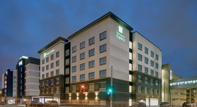 Holiday Inn Express Milwaukee Downtown by IHG, Book Hotel Milwaukee Wisconsin, nær Northwestern Mutual