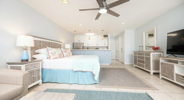 Студия Classic Crystal Cove Beachfront Pool Tennis