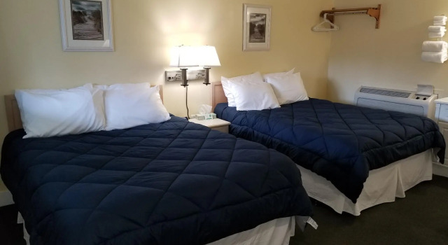 Captain's Quarters Motel, Book Motel Moteller i Saugatuck, Motel
