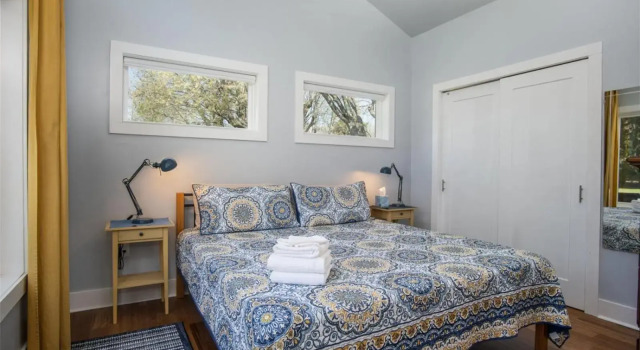 Guesthouse on Main in Brevard, Забронировать Отель Бревэрд Северная Каролина, рядом с Бревардский колледж