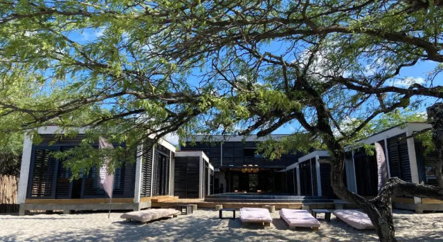 Люкс 99 Surf Lodge