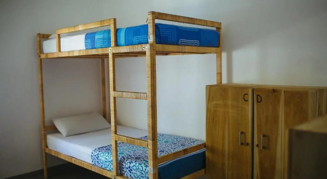 Кровать в общем номере Hostel First Mirissa