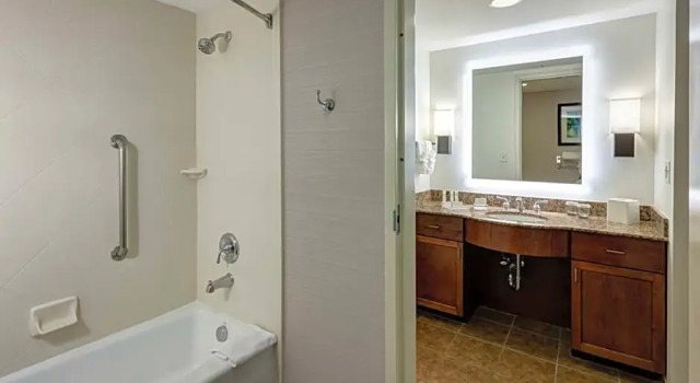 Четырёхместный люкс с 2 комнатами Homewood Suites by Hilton Denton