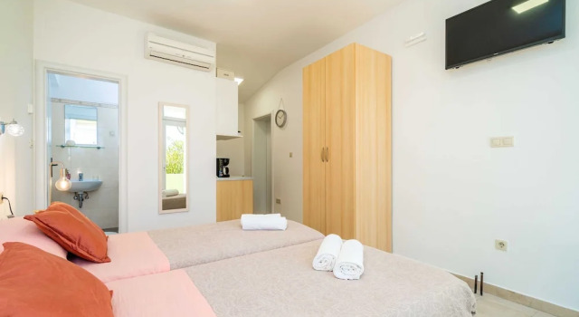 Студия Apartments Subrenum