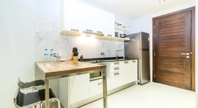 Студия Private apartment at Emerald Terrace