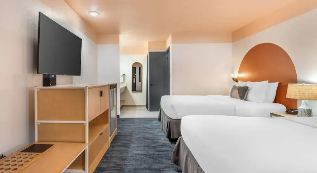 Четырёхместный номер Standard The Sandman Santa Rosa Sonoma, an Ascend Collection Hotel