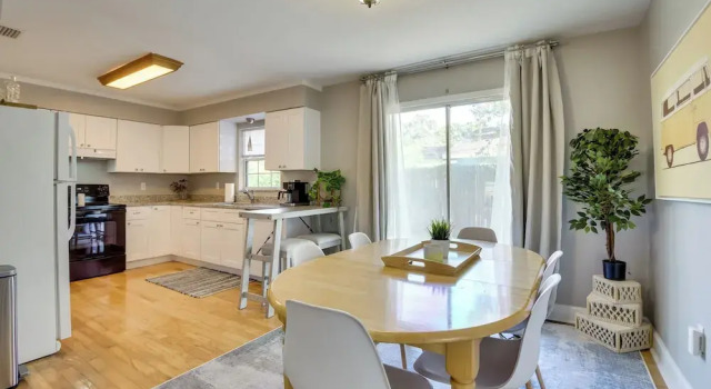 Коттедж 3 Mi to Riverwalk: Pet-friendly Home w/ Yard!