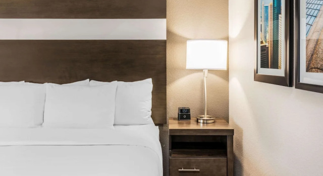 Четырёхместный номер Deluxe La Quinta Inn and Suites by Wyndham Houston Spring South