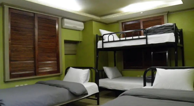 Четырёхместный семейный номер Standard Brown Hotel