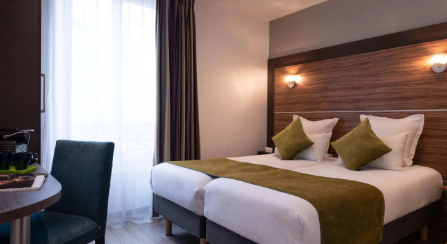 Двухместный номер Comfort Hotel Apolonia Paris Montmartre; Sure Hotel Collection by Best Western