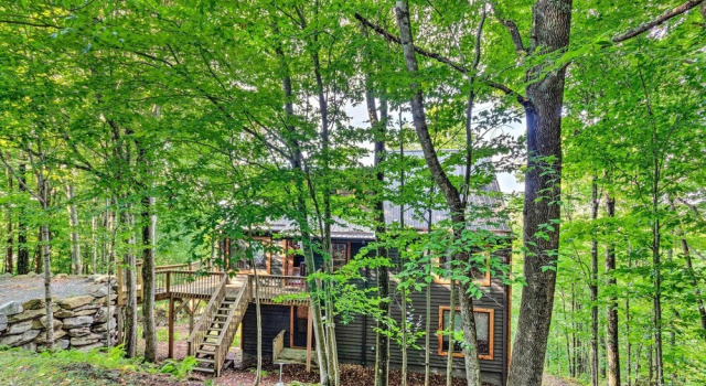 Коттедж 3 Mi to Beech Mtn: Treetop Cabin w/ Deck & Views