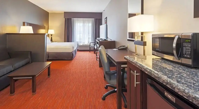 Люкс c 1 комнатой Holiday Inn Express & Suites Rapid City by IHG