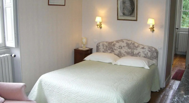 Château des Salles, Rezerwuj Hotel Hotele w Charente-Maritime z parkingiem, Parking