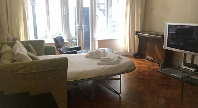 Airy 2 bed 2bath Flat Close to Oxford St!, Забронировать Отель Вестминстер Лондон, рядом с Бейкер стрит