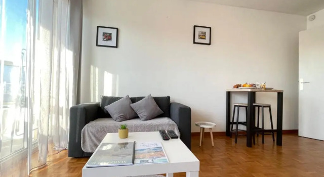 Prado - Proche Stade Vélodrome, Rezerwuj Hotel Hotele w Carros z basenem, Basen