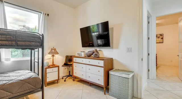 Pet-friendly Home w/ Fenced Yard in Fort Myers!, 预订 度假屋 圣卡洛斯公园 美利坚合众国-美利堅合眾國