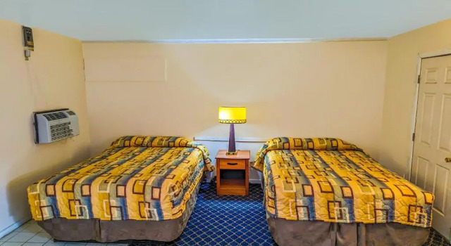 Четырёхместный номер Standard Economy Inn Kingsville