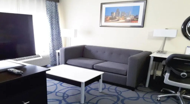 Четырёхместный номер Standard Holiday Inn Express Hotel & Suites Lawrenceville by IHG