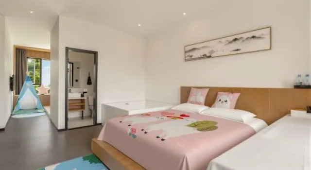 Семейный люкс с балконом HhanXia QianMo Homestay
