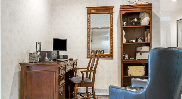 Comfort Suites West Warwick - Providence, Book Hotel West Warwick Rhode Island