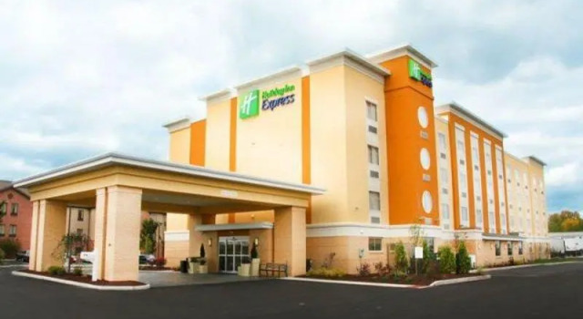 Кровать в общем номере Holiday Inn Express Toledo North by IHG