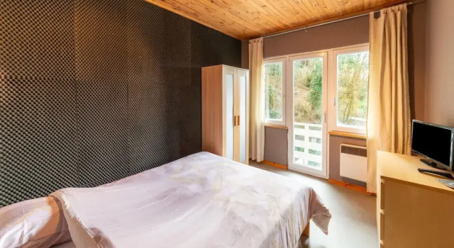Magnificent Holiday Home With hot Tubs, Rezervovat Hotel Hotely v Lutych s parkováním, Parkování