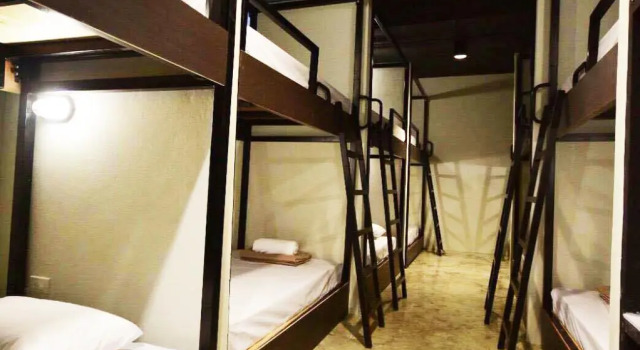 Кровать в общем номере Inn Stations Hostel