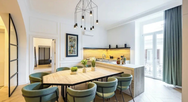 Апартаменты с 3 комнатами с балконом Chic Lifestyle Apartment