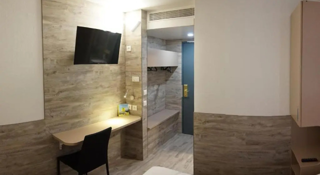 Трёхместный номер Standard Logis Hôtel Acotel Avignon Nord