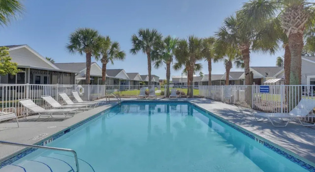 Коттедж 1 Mi to Shore: Home w/ Patio in Panama City Beach