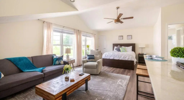 Номер Standard *Cozy Studio Carriage House- Minutes from Downtown