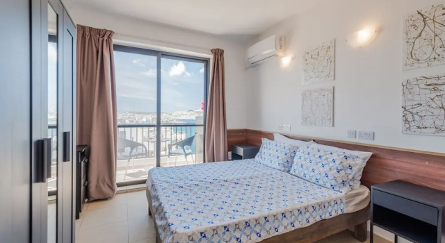 Seashells Penthouse Hot Tub Seaview by Getaways Malta, Réserver Appartement Hôtels à Bugibba avec parking, Parking