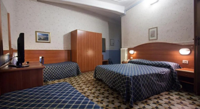 Четырёхместный номер Hotel Emmaus