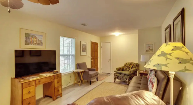 Downtown Home w/ Yard & BBQ - 6 Mi to Downtown!, Réserver Hôtel Beaufort 