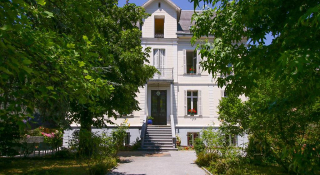 Апартаменты VILLA ILIXON - Appartements privés proche du centre de Luchon, parking, billard, jardin
