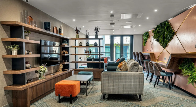 Roomzzz Edinburgh, Забронировать Отель Лейт Эдинбург
