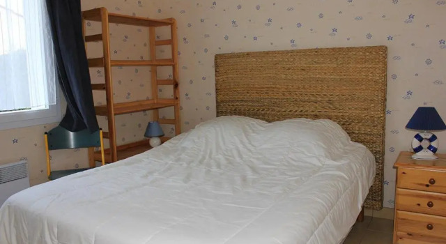Une sympathique maison de vacances aux volets bleus