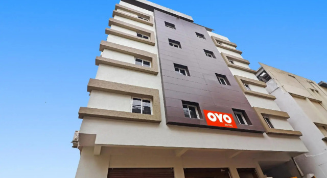 OYO 70047 Hotel Night Eye, Rezerwuj Hotel Lingampalli 