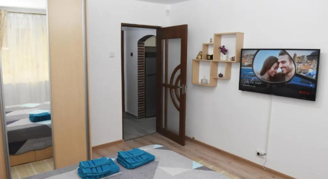 1st Apartment, Rezerwuj Apartament Hotele w Nehoiasu z parkingiem, Parking